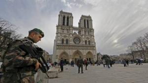 العالم يعيش هاجس هجمات إرهابية جديدة في فترة الأعياد الفرنسيون تنفّسوا الصعداء بعد إنذار كاذب بقنبلة في طائرة