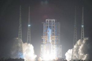 لونغ مارش 5... الصين تطلق اقوى صواريخها الى الفضاء