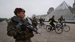 فرنسا تمدّد الطوارئ للمرة الثالثة وتتحدث عن تخطيط ''داعش'' لهجمات جديدة