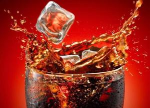  هذا ما يحدث لجسمك خلال ساعة من شرب الكولا!