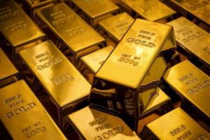 الذهب يرتفع إلى أعلى مستوى في شهر