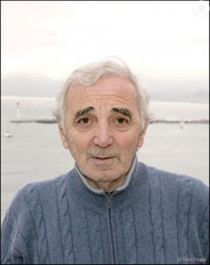 AZNAVOUR, KEZI KESSEREM 