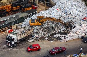 النفايات في الشوارع هي الأخطر... ووزير البيئة «ناطر» الحريري