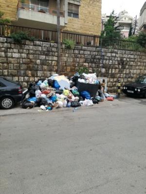 استياء أهالي المتن من تكدّس النفايات على الطرقات